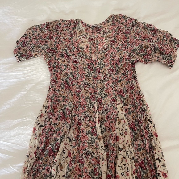 SOLD// Vintage Floral Dress - Picture 2 of 6